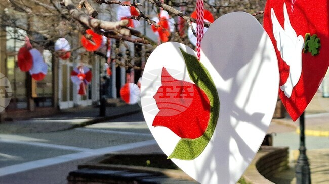 Ученици от Българското неделно училище „Българче“ в Арциз, Украйна, изпратиха Баба Марта с концерт и украсяване на дървета с мартеници