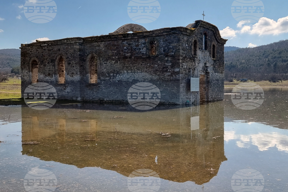 Язовир „Жребчево“ - пълноводие - Потопената църква