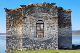 Язовир „Жребчево“ - пълноводие - Потопената църква