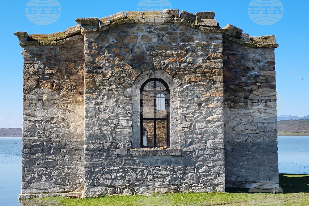 Язовир „Жребчево“ - пълноводие - Потопената църква