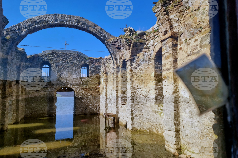 Язовир „Жребчево“ - пълноводие - Потопената църква