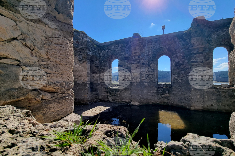 Язовир „Жребчево“ - пълноводие - Потопената църква