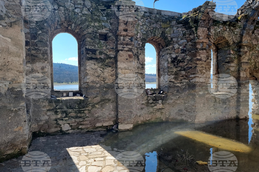 Язовир „Жребчево“ - пълноводие - Потопената църква