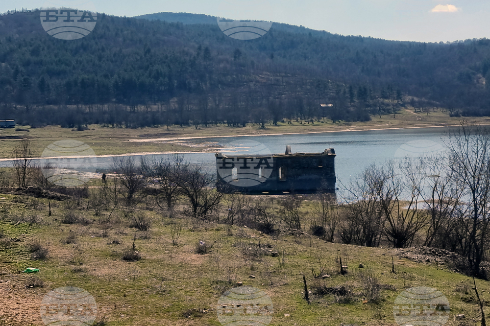 Язовир „Жребчево“ - пълноводие - Потопената църква