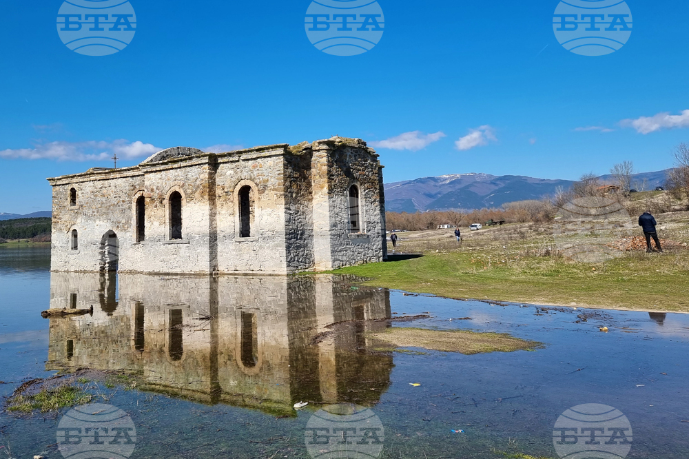 Язовир „Жребчево“ - пълноводие - Потопената църква