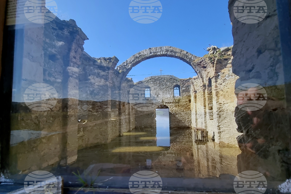 Язовир „Жребчево“ - пълноводие - Потопената църква