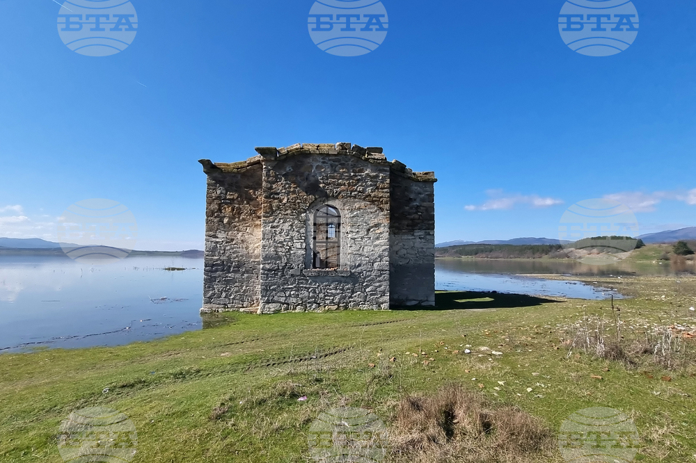 Язовир „Жребчево“ - пълноводие - Потопената църква
