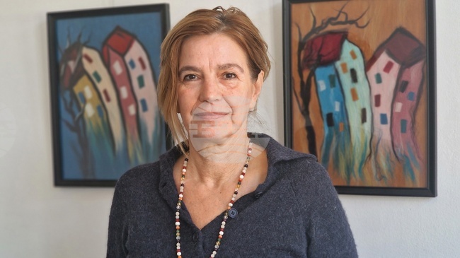 Режисьорът Елена Панайотова представи в троянската галерия „Серякова къща“ дебютния си документален филм „Артисти за деца“