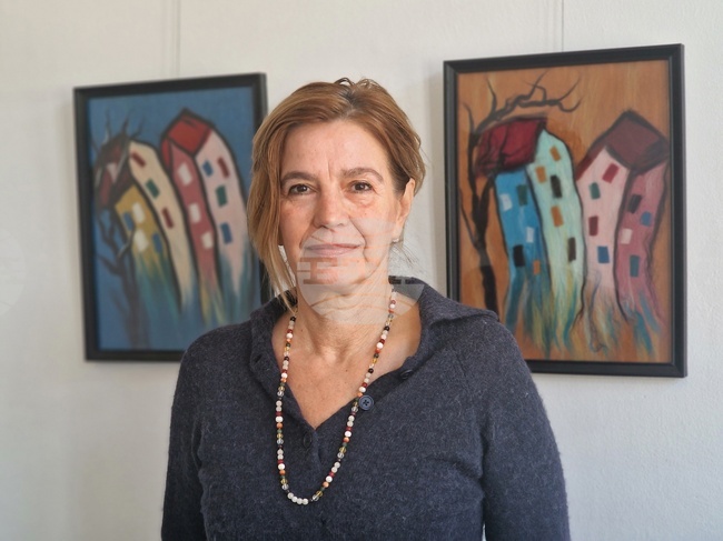 Режисьорът Елена Панайотова представи в троянската галерия „Серякова къща“ дебютния си документален филм „Артисти за деца“