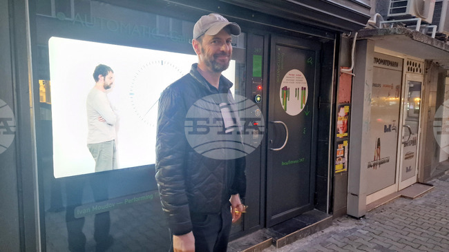 Искам хората да си представят всеки от проектите в „Павилионът“, да ги продуцират сами в главата си, каза за БТА Иван Мудов