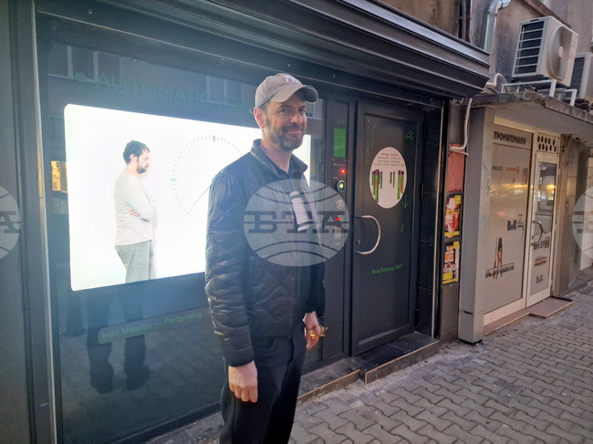 Искам хората да си представят всеки от проектите в „Павилионът“, да ги продуцират сами в главата си, каза за БТА Иван Мудов