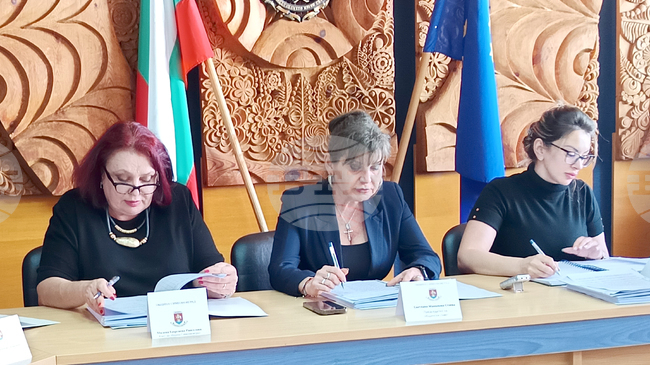 Общинският съвет в Симеоновград прие декларация срещу изграждането в града на бежански център от затворен тип