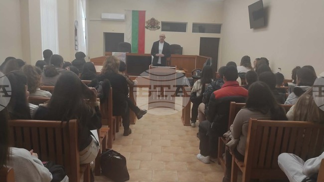 Близо 80 гимназисти от Търговище се запознаха с действията по разпознаване на лица и предмети в образователна програма на съда