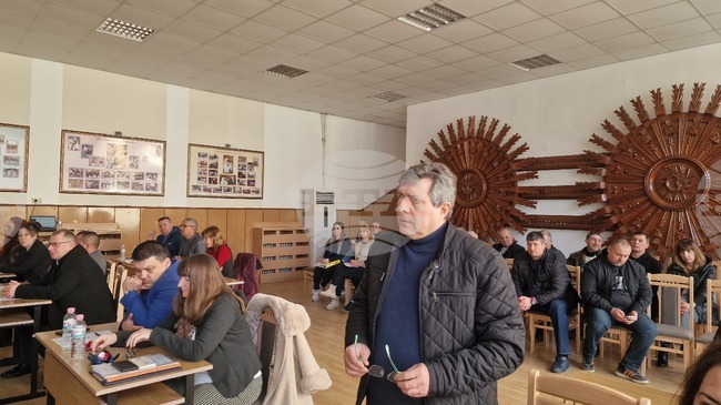 Общински съветник поиска яснота за прекратената поръчка за рехабилитация на пътни участъци между Севар и Кубрат, Каменово и Равно