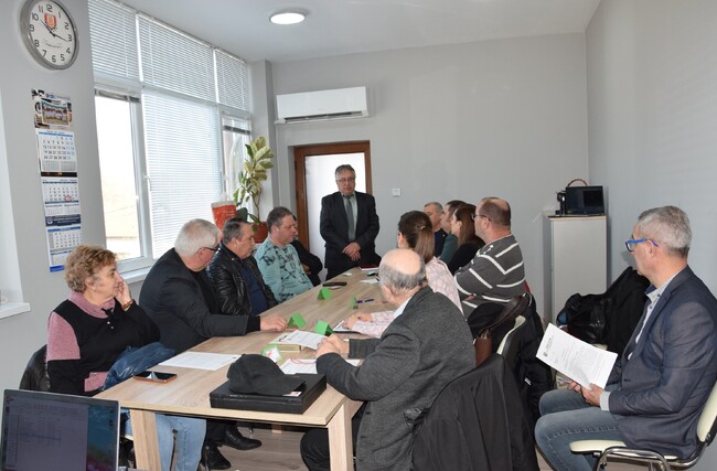 Областна администрация Видин: Областният управител проведе работна среща с кмета и общинските съветници на община Брегово относно организационно-техническата подготовка за парламентарните избори