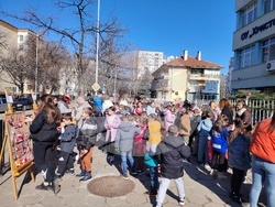 Ловеч - училище - благотворителен базар