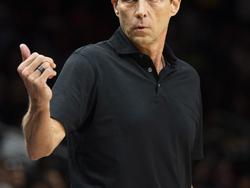 Cavaliers Hawks Basketball