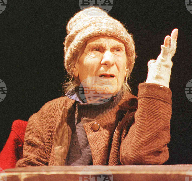 В живота не се кланям на никого, казва актрисата Златина Тодева (1926-2007)