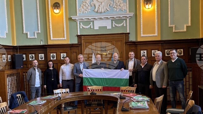 В Пловдив по повод Трети март на обществени сгради са поставени национални знамена 