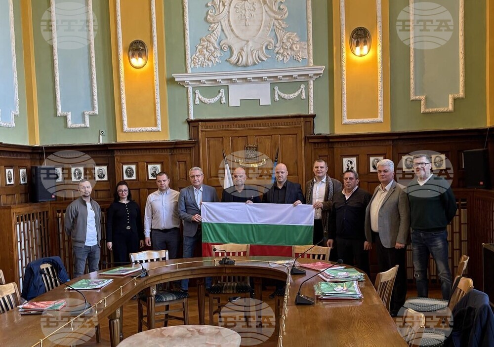 В Пловдив по повод Трети март на обществени сгради са поставени национални знамена 