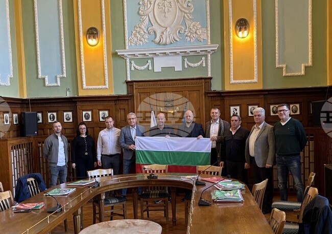 В Пловдив по повод Трети март на обществени сгради са поставени национални знамена 