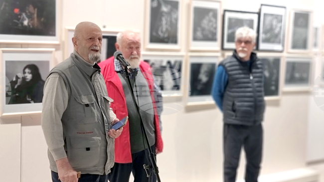 Доайенът на българската фотография Петър Абаджиев представи в Ямбол ретроспективната си изложба „Моят живот”