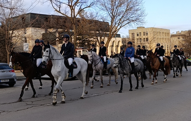 Кметът посрещна пред Община Шумен жокеите от клубовете по конен спорт в навечерието на Тодоровден