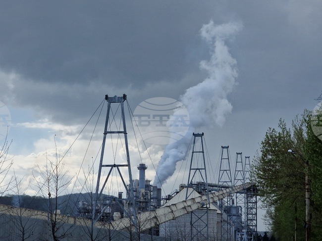 Unpleasant Odours from Kronospan Plant in Veliko Tarnovo Are Prerequisite for Health Risks, Report Says