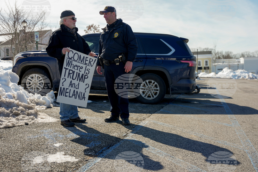 Разпитваме не този президент, когото трябва, заяви демократ от Конгреса преди изслушването на Бил Клинтън във връзка със случая "Епстийн"