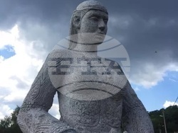 Пловдив - Ангел Каравланов - скулптор