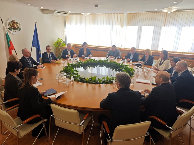 Министър Трайков: Изключително важно е никой клиент да не бъде ощетен от неправилно завишени сметки за електроенергия