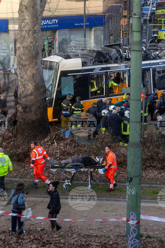 Двама загинали и най-малко 39 ранени при дерайлиране на трамвай в Милано