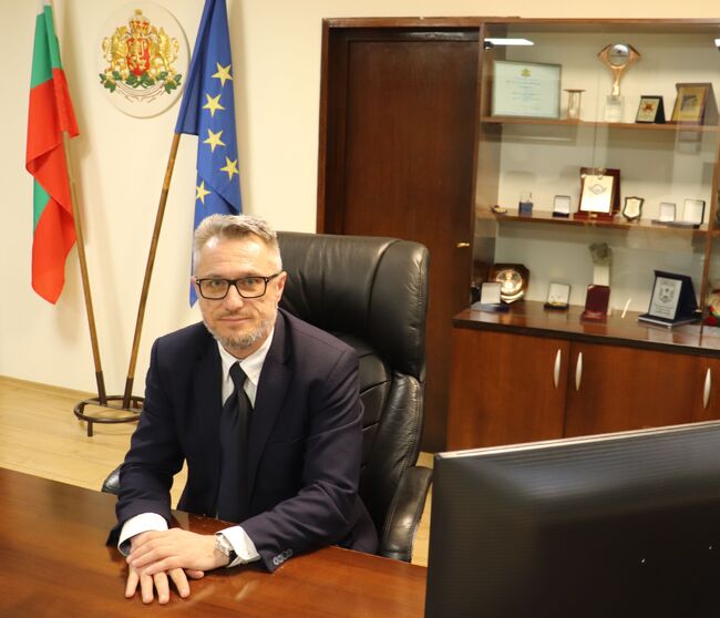 Областна администрация Русе: Милена Хинкова отново на председателското място на РИК в Русе, областният управител Орлин Пенков с първи коментар 