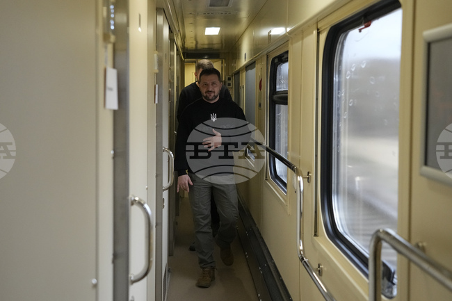 Володимир Зеленски посети военнослужещи на фронтовата линия в Сумска област