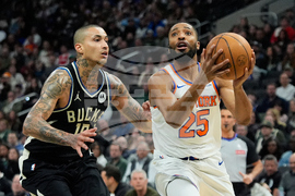 Knicks Bucks Basketball