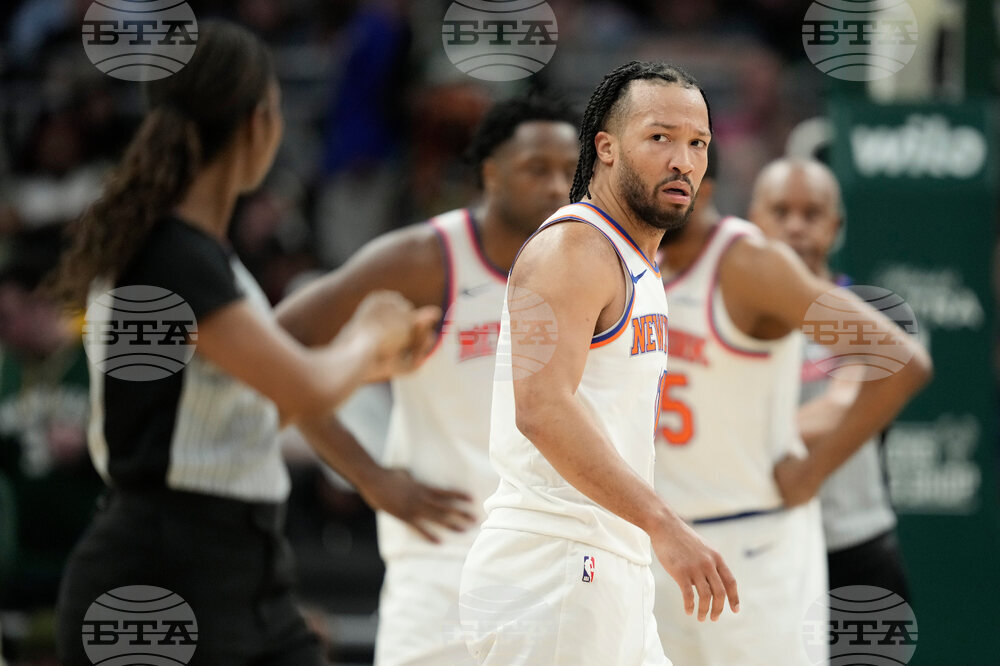 Knicks Bucks Basketball