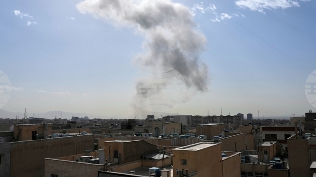 Израелските ВВС нанасят удари с голям обхват по няколко военни обекта в Западен Иран