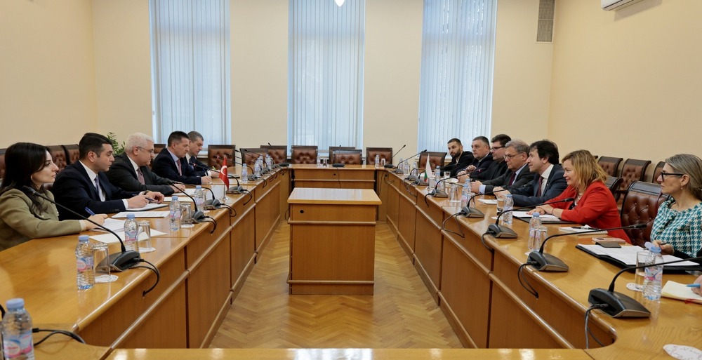 Bulgarian Caretaker Ministers, Turkish Ambassador Discuss Joint Action to Ease Cross-Border Traffic