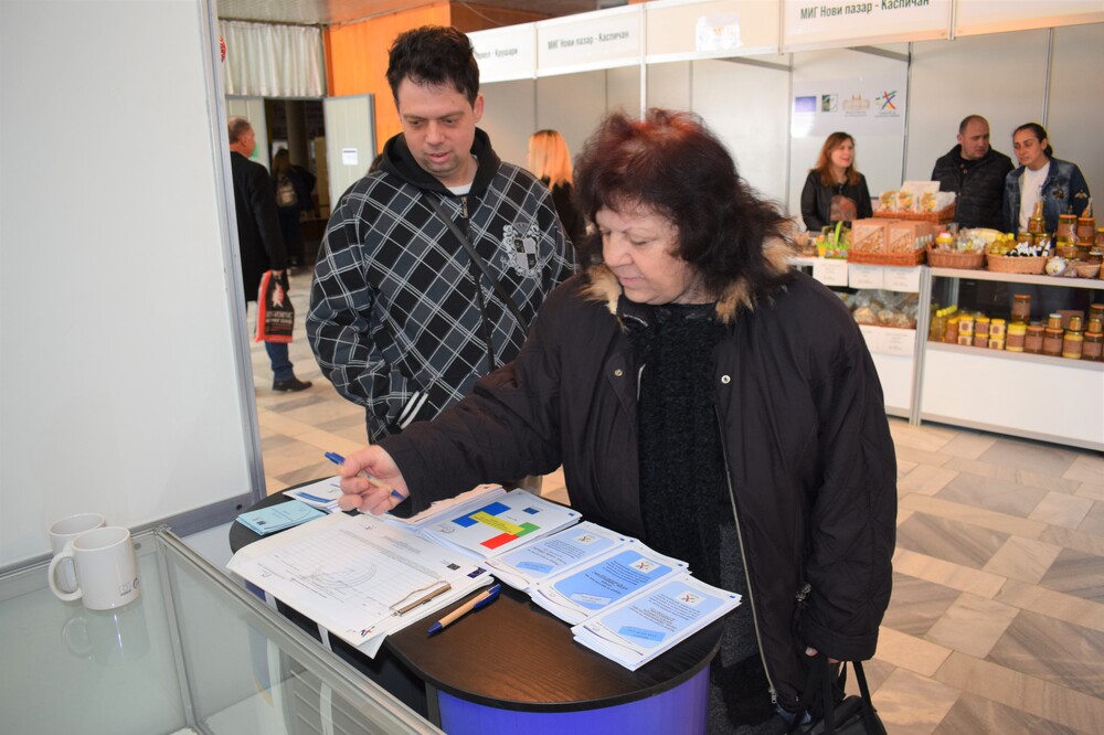 ОИЦ-Добрич участва в традиционното изложение на местни продукти в Добрич