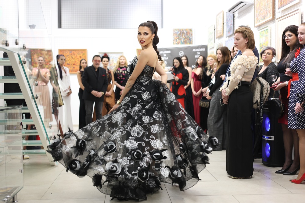 Валентино ще остане завинаги в пантеона на ултимативната изисканост, според проф. Любомир Стойков