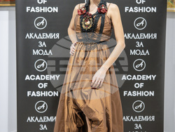 Академията за мода почете паметта на дизайнера Валентино, снимка – Академия за мода / Петър Станев