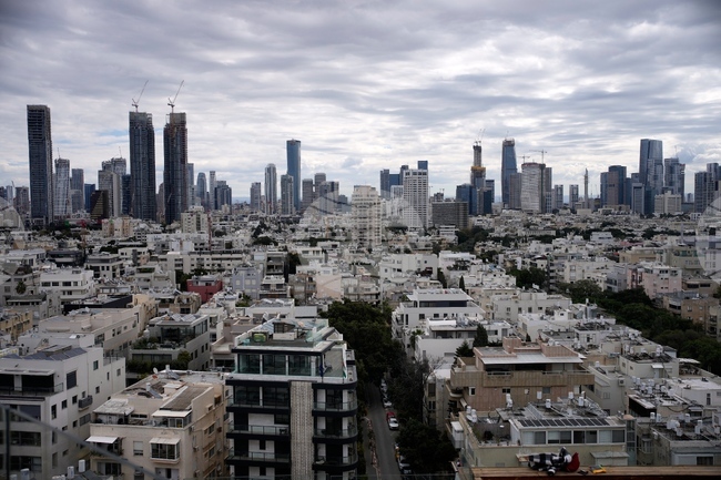 Екип на Си Ен Ен Тюрк е бил възпрепятстван от израелските власти, докато е предавал на живо от Тел Авив, съобщава медията