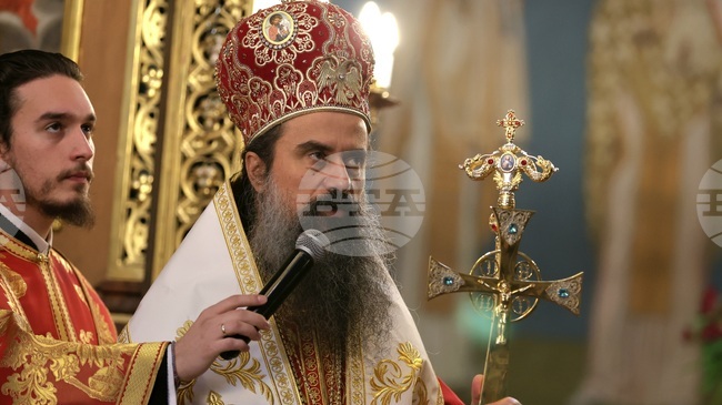 Целта на поста е да можем на този ден да приемем в нас животворящите тяло и кръв Христови, каза патриарх Даниил 