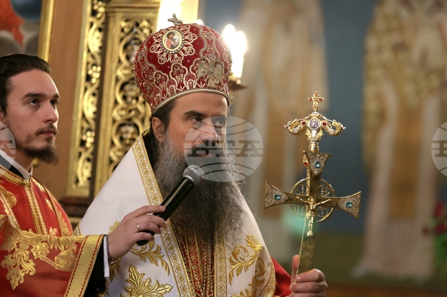 Целта на поста е да можем на този ден да приемем в нас животворящите тяло и кръв Христови, каза патриарх Даниил 