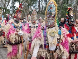 Ямбол - Международен маскараден фестивал „Кукерландия 2026” - дефиле на маскарадните групи