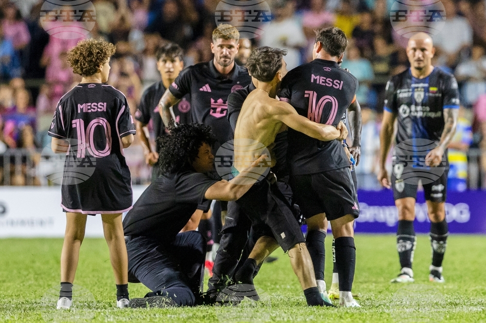 APTOPIX Puerto Rico Messi Soccer