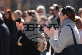 Храм „Свети Седмочисленици“ - Асен Шопов - поклонение