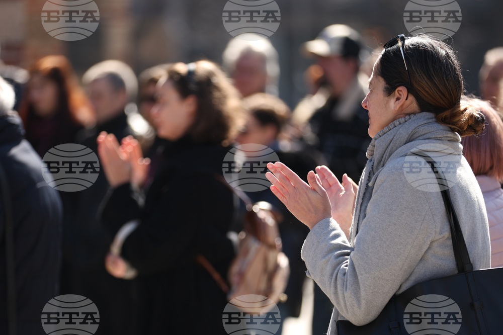 Храм „Свети Седмочисленици“ - Асен Шопов - поклонение