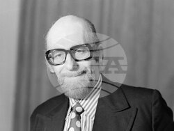 София (11 ноември 1978) Портрети на известни дейци на културата. На снимката: м.д.к. Атанас Бояджиев. Пресфото-БТА, снимка: Христо Юскиселиев/архив