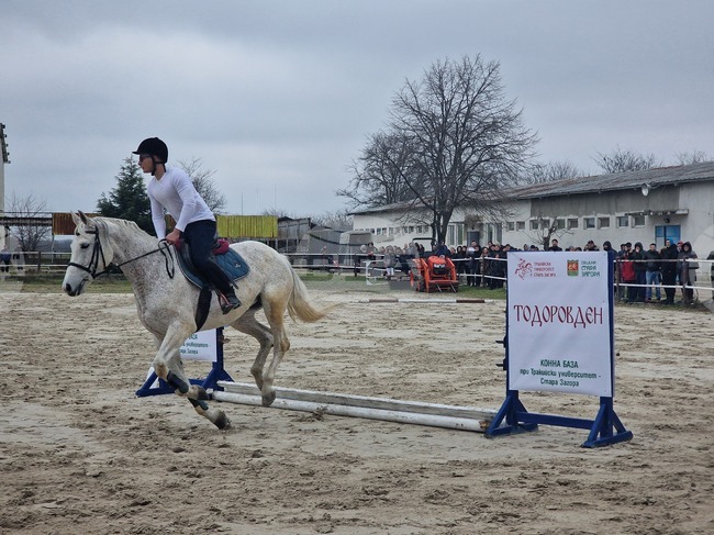 В Стара Загора се проведоха традиционните конни състезания по случай Тодоровден, включиха се 33 жокеи